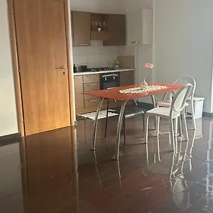 bright-flat-in-the-heart-of-catania.taorminaitalyhotels.com/